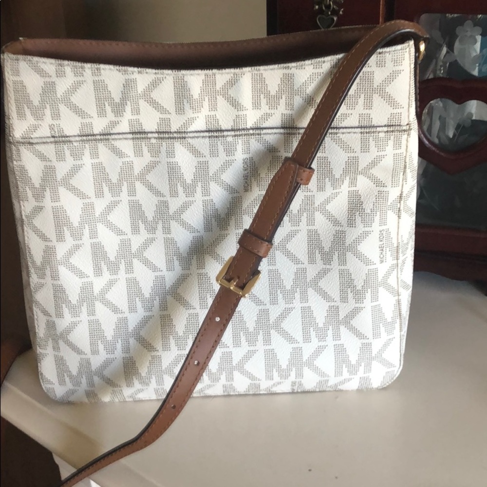 Michael Kors Cross body purse - Picture 3 of 3